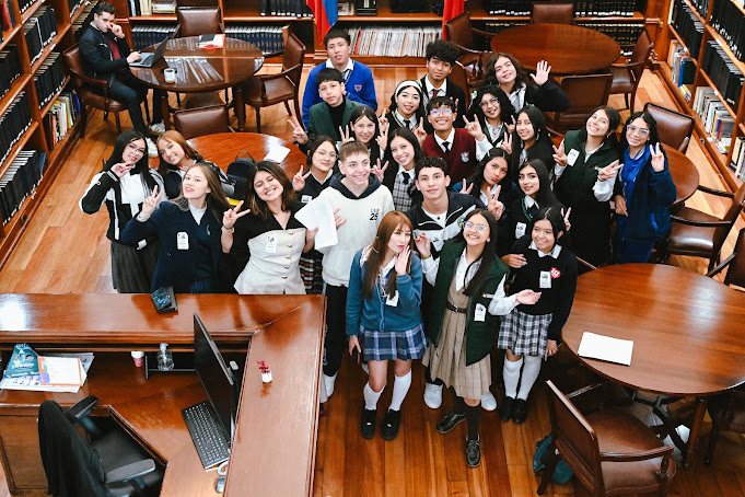 Cabildantes en la biblioteca del Concejo de Bogotá